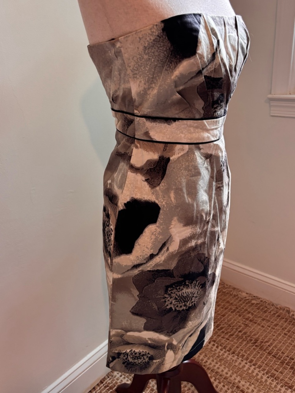 New York & Company Strapless Satin Floral Cocktail Dress Sz 2 Black Ivory Sheath - Picture 4 of 5